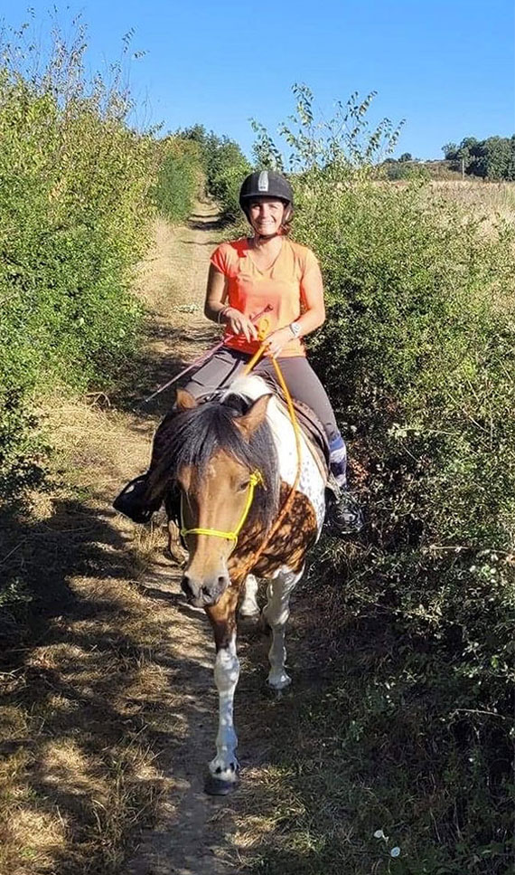 Présentation Amandine coach d'équitation chez En TET à TÊTE